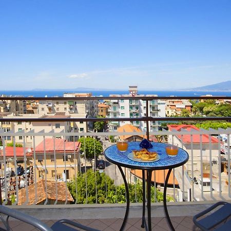 Amore Rentals - Appartamento Cielomare Sorrento Luaran gambar