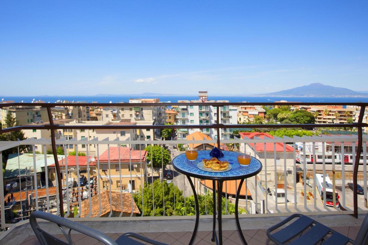 Amore Rentals - Appartamento Cielomare Sorrento Luaran gambar