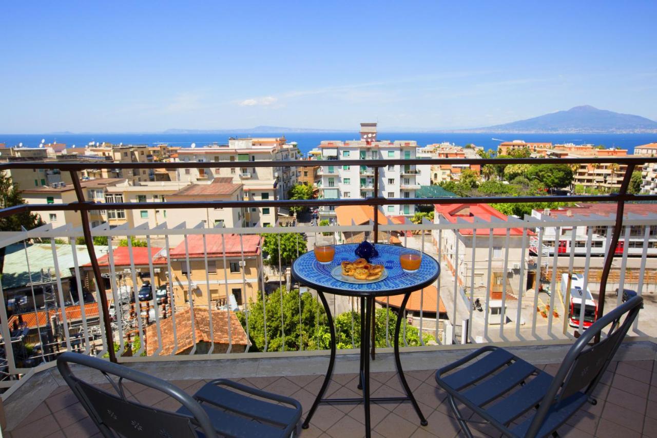 Amore Rentals - Appartamento Cielomare Sorrento Luaran gambar