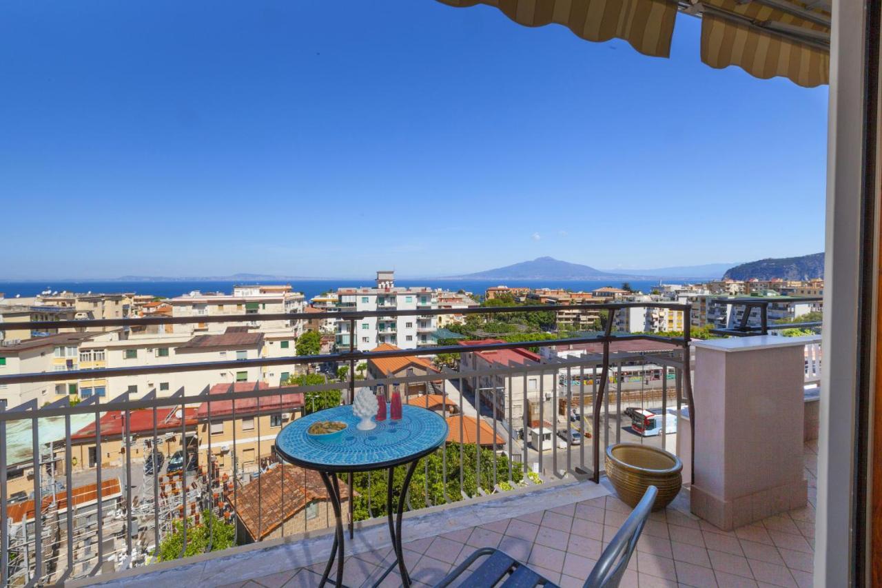 Amore Rentals - Appartamento Cielomare Sorrento Luaran gambar